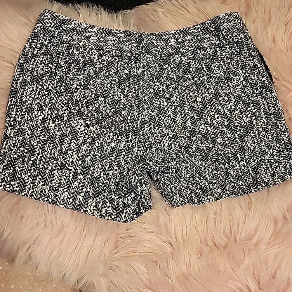 Express 🦊 cuffed shorts black & white size 2